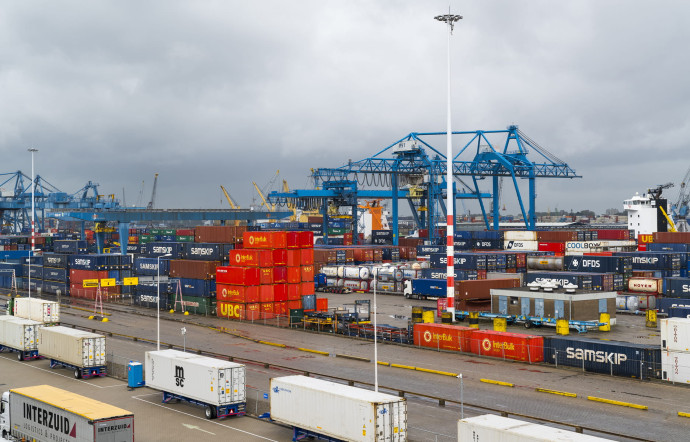 Le port continue de représenter la principale ressource économique de Rotterdam.
