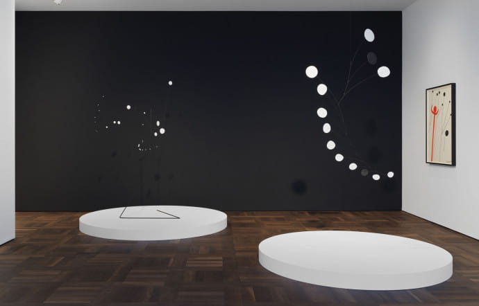 Vue de l’exposition ‘Calder’ chez Hauser & Wirth jusqu’au 9 février.