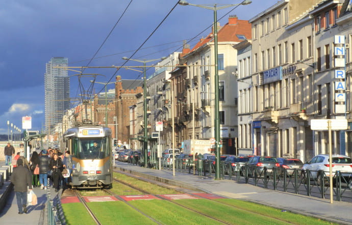 Ville d’Europe de l’Ouest dans laquelle les automobilistes perdent le plus de temps dans les embouteillages, Bruxelles cherche aujourd’hui à limiter l’utilisation de la voiture et à encourager la piétonnisation.