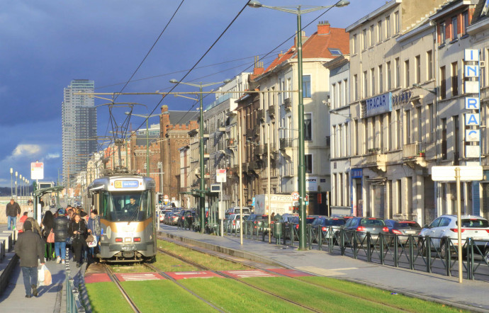 Ville d’Europe de l’Ouest dans laquelle les automobilistes perdent le plus de temps dans les embouteillages, Bruxelles cherche aujourd’hui à limiter l’utilisation de la voiture et à encourager la piétonnisation.
