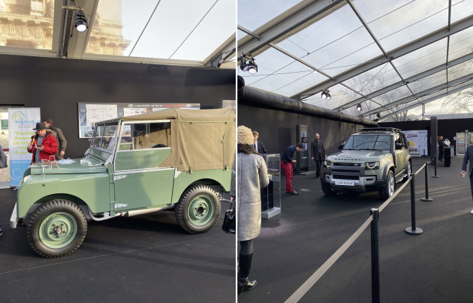 Au Festival Automobile International, à Paris, le Land Rover Defender de 1947 voisine avec celui de 2020.
