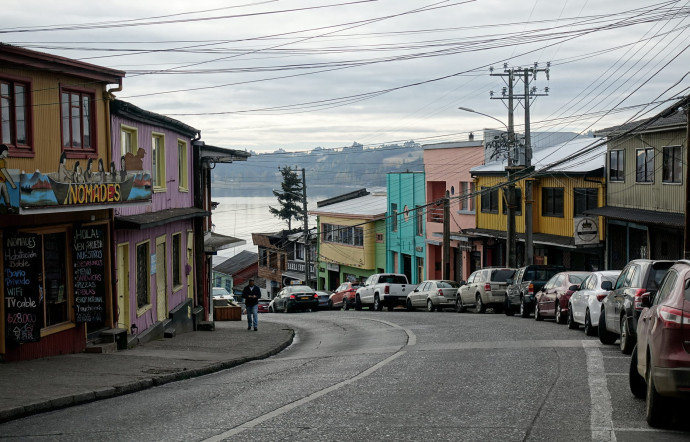 Castro, la capitale, est réputée pour ses maisons colorées sur pilotis.