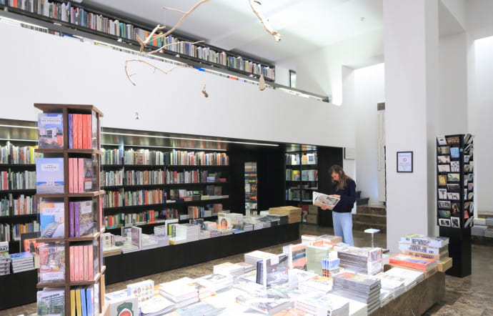 Nationalestraat 28A. Tél. +32 3 232 94 16. www.copyrightbookshop.be