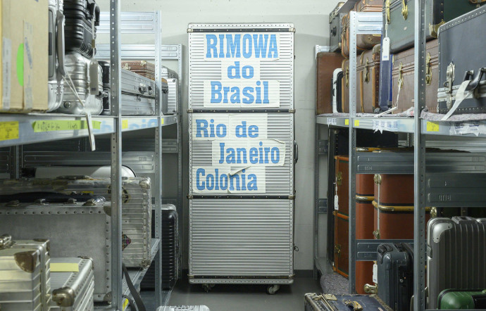 La salle des archives – futur « musée » Rimowa – est un entrepôt en sous-sol qui rassemble des milliers de modèles sortis des usines de la marque.
