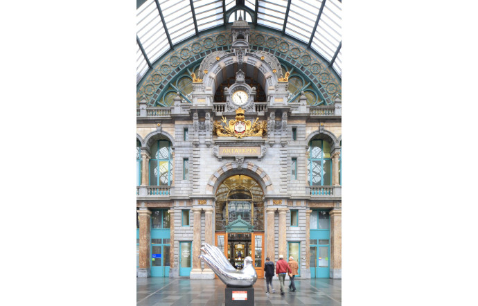 La gare d’Anvers‑Central, de style éclectique, mise en service en 1905, est l’une des plus belles du monde.