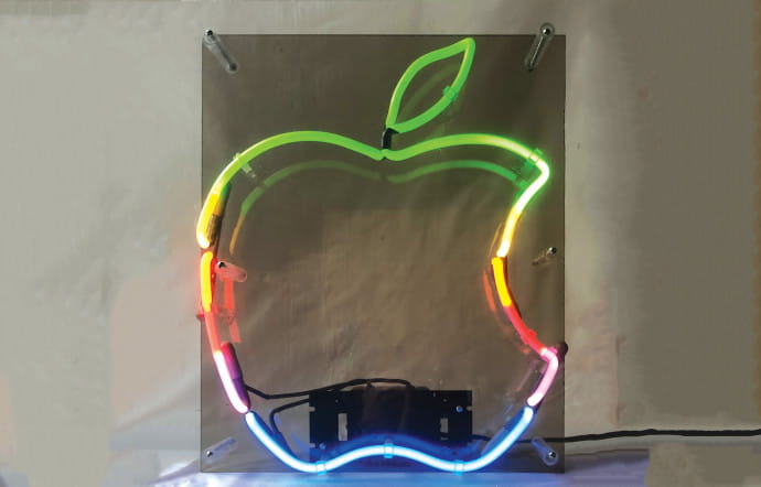 apple-vente-aux-encheres-2020-insert-08-neon