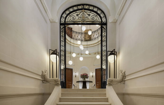 33, rue Jean‑Goujon, Paris 8e. Tél. +33 (0)1 45 05 68 00. www.hotelvilleroy.com