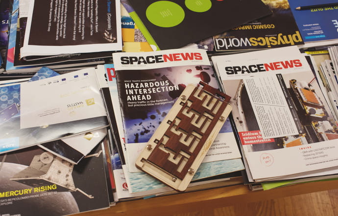 L’université expose dans ses locaux des photos d’anciens étudiants et des objets en relation avec l’espace.