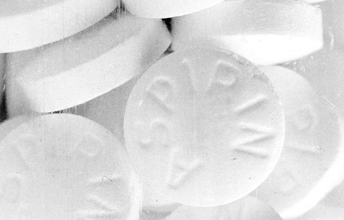 Comme tous les anti-inflammatoires, la prise d’aspirine est vivement déconseillée le temps de la pandémie de Covid-19.