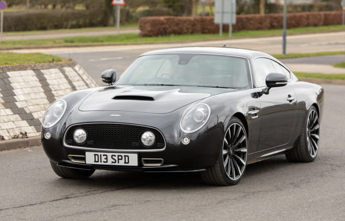 La splendide Speedback GT évoque les Aston Martin DB5 et DB6.