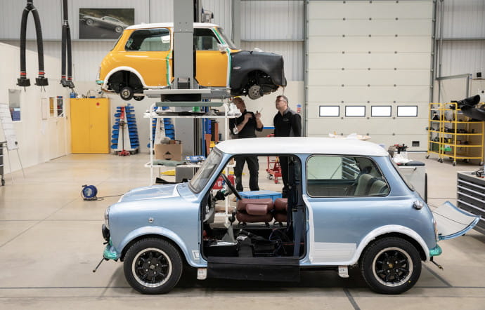 La manufacture se charge également de « remastériser » des Mini d’origine, celles d’avant 2000.
