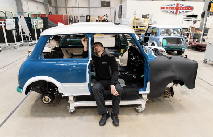 La manufacture se charge également de « remastériser » des Mini d’origine, celles d’avant 2000.