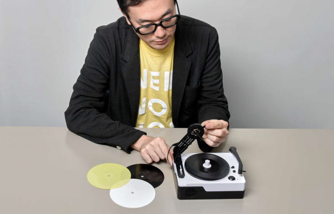 Le designer japonais Yuri Suzuki.