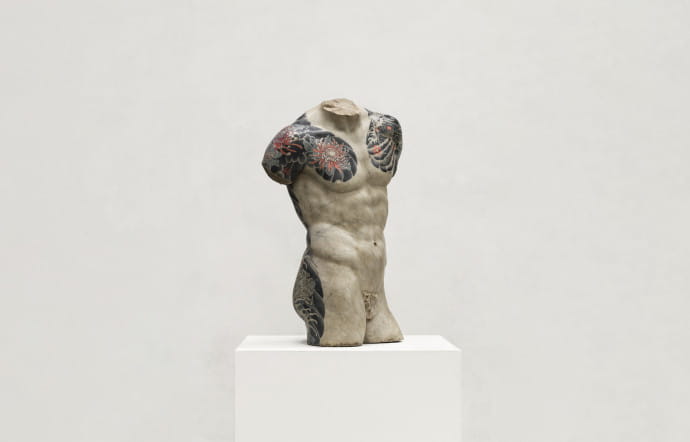 Fabio Viale, l'artiste italien qui tatoue les statues de marbre