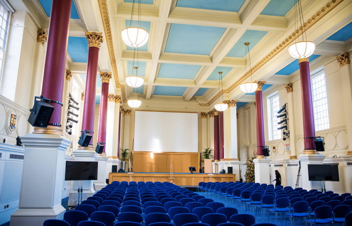 Le magnifique siège londonien du journal médical comprend des open spaces modernes ainsi qu’une grande salle de conférences.