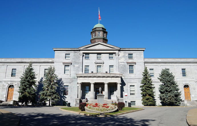 L’un des bâtiments de l’Université McGill à Montréal.