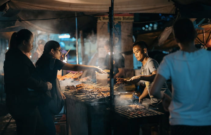 Abritant une population de plus de 12 millions d’habitants, la capitale des Philippines est l’une des villes les plus denses du monde. Sa croissance démographique s’établit à 2,5 % par an.