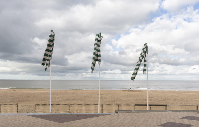 L’installation 30 Wind socks de Griet Dobbels sur la plage de Knokke.
