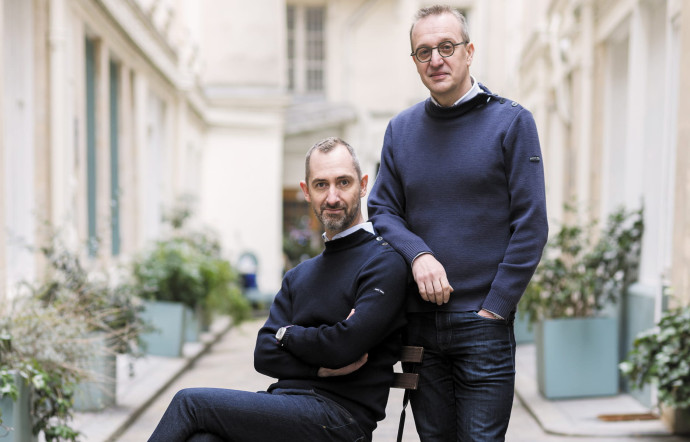 Luc Foin (debout) et Stéphane Lebeau, fondateurs de la marque Deejo.