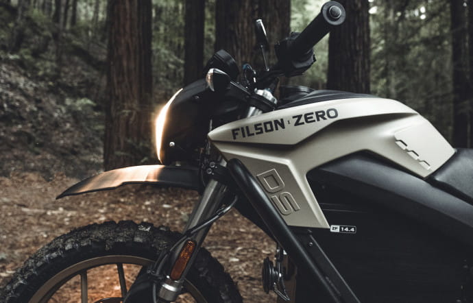 filson-x-zero-motorcycles-collab-moto-electrique-motard-insert-05