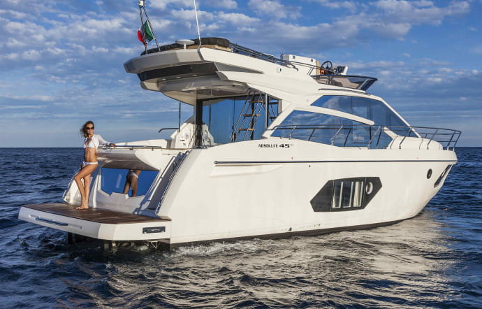 5 vedettes à flybridge européennes – Absolute 45 Fly