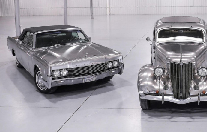 Lincoln Continental (1967) et Ford De Luxe Sedan (1936), en acier inoxydable.