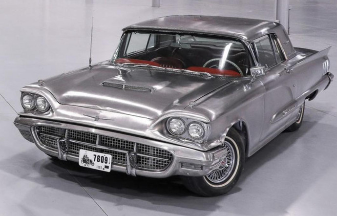 Ford Thunderbird (1960) en acier inoxydable.