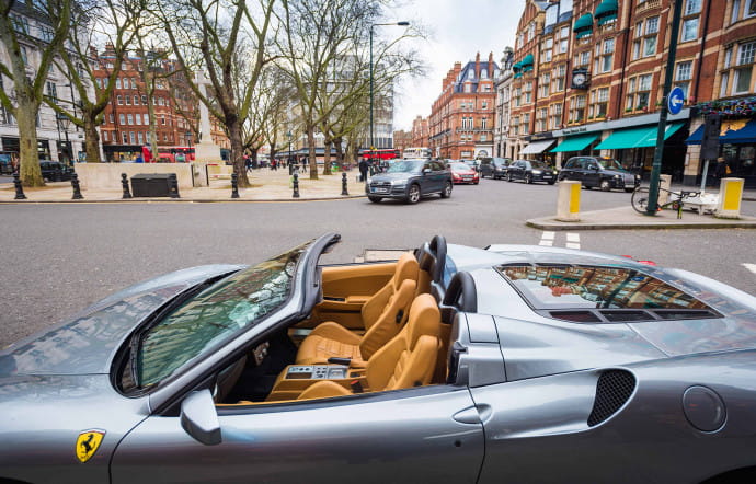 Proche de Hyde Park et du palais de Buckingham, Belgravia concentre élégantes résidences de ville, ambassades étrangères, hôtels ultrachic et magnifiques cylindrées.