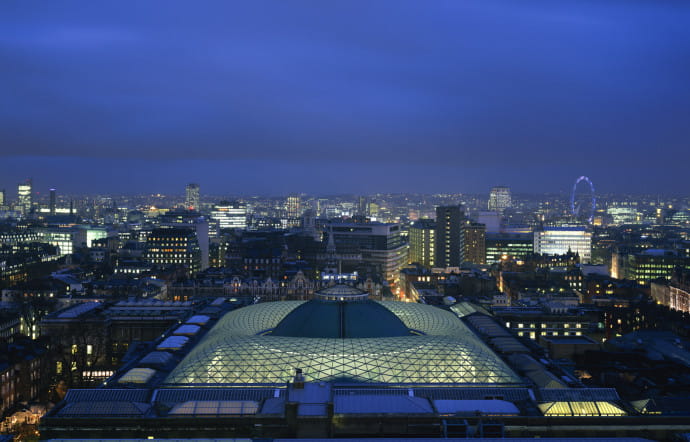 En 2000, Norman Foster a coiffé le British Museum d’une immense verrière.