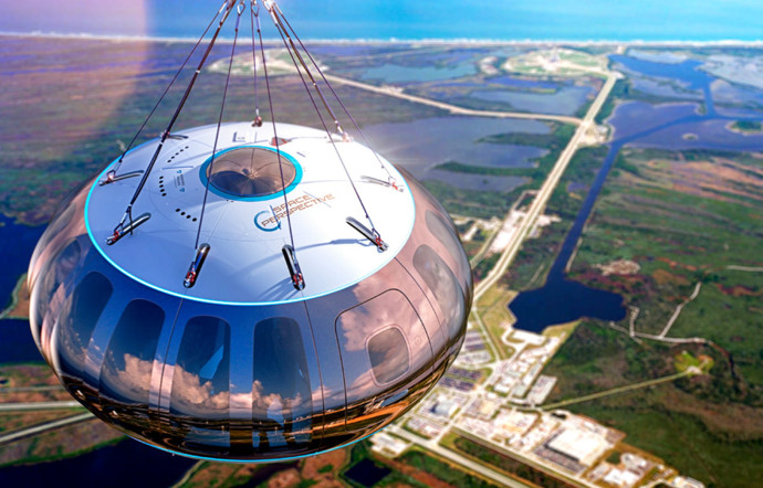 Le premier vol test sans passager est prévu pour le début de l’année prochaine. Il quittera la Terre depuis le Kennedy Space Center en Floride.