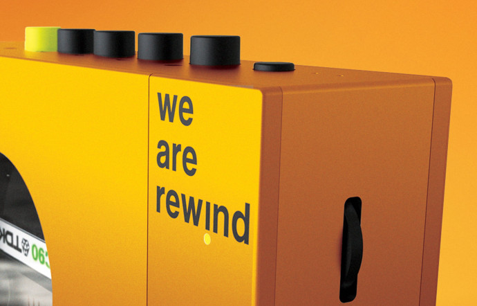 We Are Rewind décline son baladeur en trois coloris : Serge, le orange, Kurt, le bleu et Keith le gris.