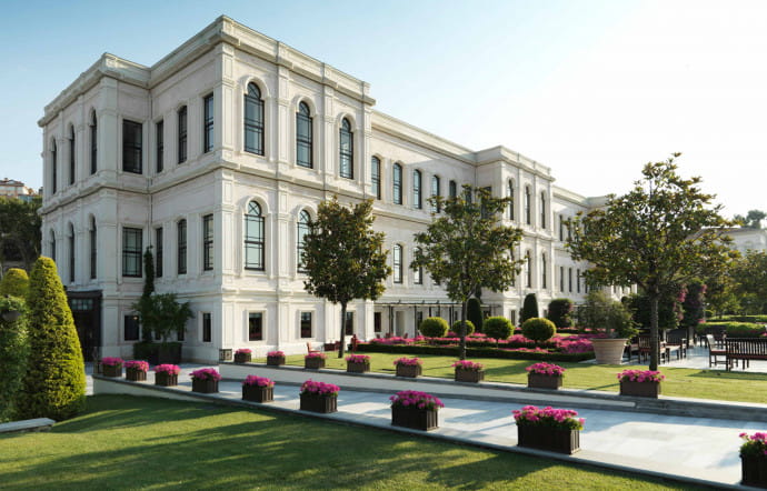Le groupe choisit toujours des emplacements exceptionnels. L’hôtel Istanbul at the Bosphorus occupe ainsi un palais ottoman.