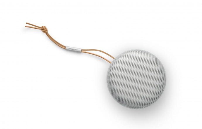 Beosound A1 2nd Gen, disponible en gris ou noir, 250 €.