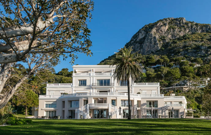 1312, avenue Raymond-Poincaré. Tél. +33 (0)4 93 76 29 29. www.capestel.com