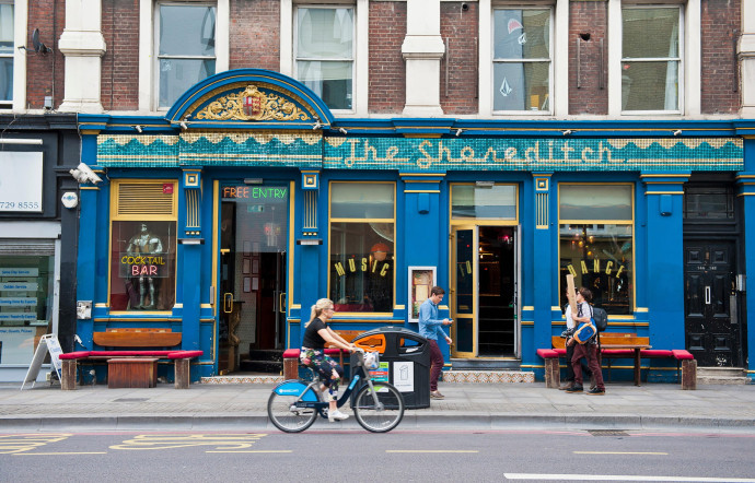 Le pub The Shoreditch s’offre comme une vitrine branchée d’un quartier qui s’est, par ailleurs, assagi et gentrifié.