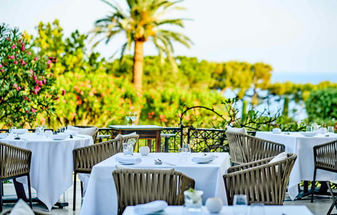 La terrasse du restaurant Le Cap, une étoile au guide Michelin.