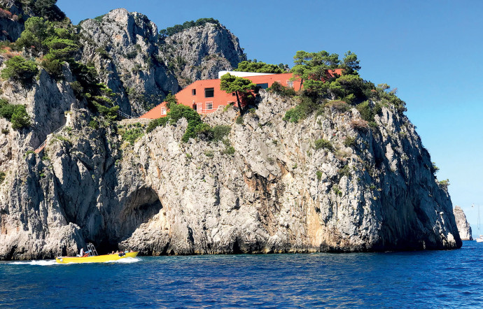 Capri Dolce Vita retrace l’histoire de cette magnifique île italienne. Jean-Luc Godard a choisi d’y tourner Le Mépris, notamment à la Villa Malaparte.