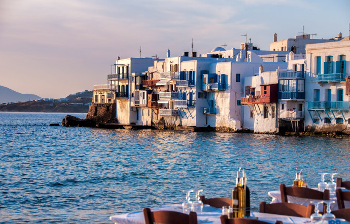 Mykonos, l’une des îles les plus connues des Cyclades, attire chaque été de nombreux touristes, notamment dans le quartier de la Petite Venise.