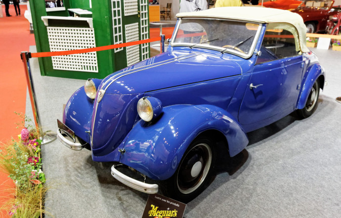 Le cabriolet deux places CGE-Tudor de 1941 au salon Rétromobile.
