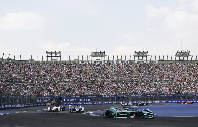 Janvier 2020, pilotes et voitures s’affrontent sur le circuit de Santiago, au Chili.