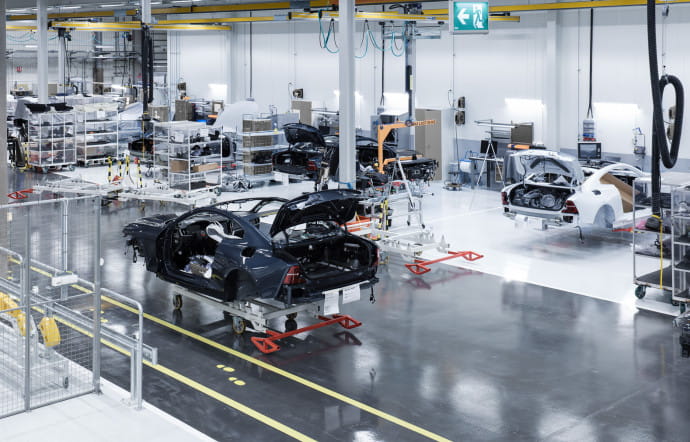 L’usine ultracontemporaine de Polestar, située à Chengdu et conçue par le cabinet norvégien Snohetta, a été inaugurée en août 2019. Les chaînes d’assemblage robotisées de la Polestar 1 se révèlent aussi propres qu’un atelier de haute joaillerie.