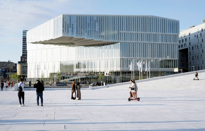 Après six ans de travaux, la nouvelle bibliothèque nationale Deichman, voisine de l’opéra, vient d’être inaugurée.