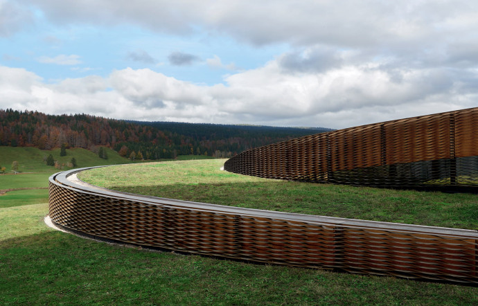 Le Musée-Atelier Audemars Piguet, dessiné par le Danois Bjarke Ingels, se déploie en spirale dans le paysage.