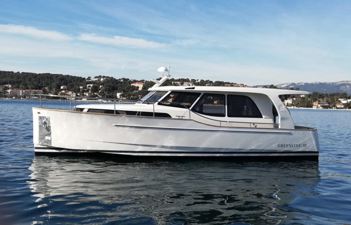Greenline 33 Hybrid. – Nos bateaux électriques et hybrides.