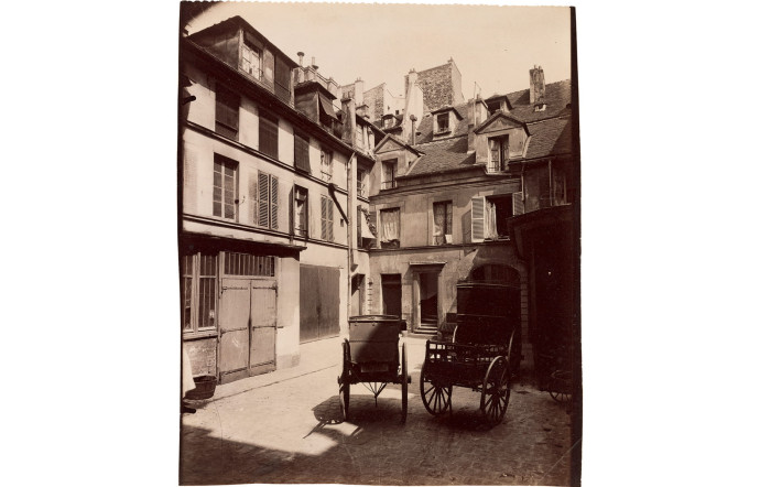 Vieille Maison, 6 rue de Fourcy, 1910. Eugène Atget.