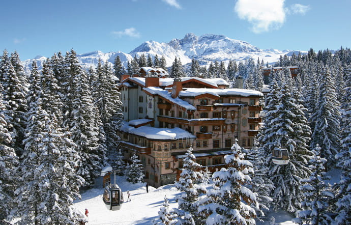 Rue du Jardin-Alpin. Tél. +33 (0)4 79 00 38 38. www.airelles.fr / www.lhw.com – Nos 50 hôtels préférés dans les Alpes