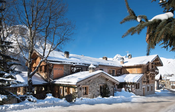 Hameau de Saint-Marcel. Tél. +33 (0)4 79 08 96 77. www.la-bouitte.com / www.relaischateaux.com – Nos 50 hôtels préférés dans les Alpes