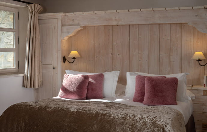 Montée de Bellevarde. Tél. +33 (0)4 79 41 37 00. www.hotellesbarmes.com / www.relaischateaux.com – Nos 50 hôtels préférés dans les Alpes
