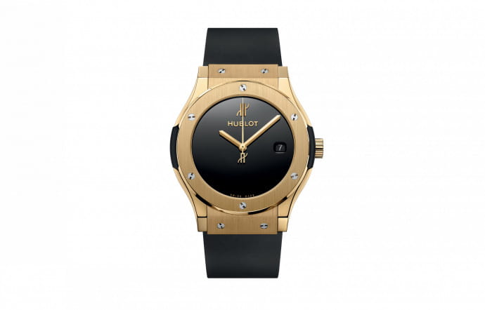 Montre Hublot Classic Fusion 40 Years Anniversary, boîtier de 45 mm en or jaune, mouvement mécanique à remontage automatique maison, lunette King Gold, bracelet en caoutchouc lisse, 24 800 €.