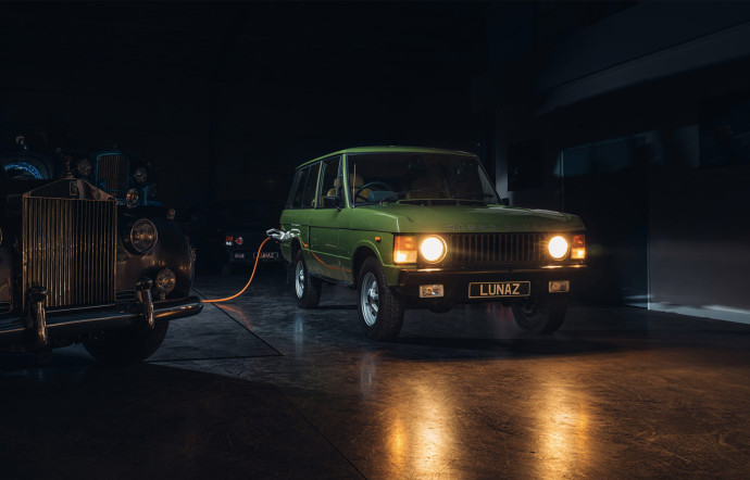 Lunaz, garage britannique spécialiste de la restauration de belles voitures anglaises, s’attaque à une nouvelle icône : le Range Rover Classic, version rétrofit électrique.